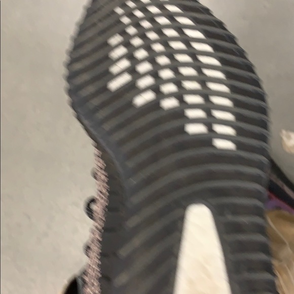 Yeezys 350 new used only once’s not dirty box New - Picture 3 of 4